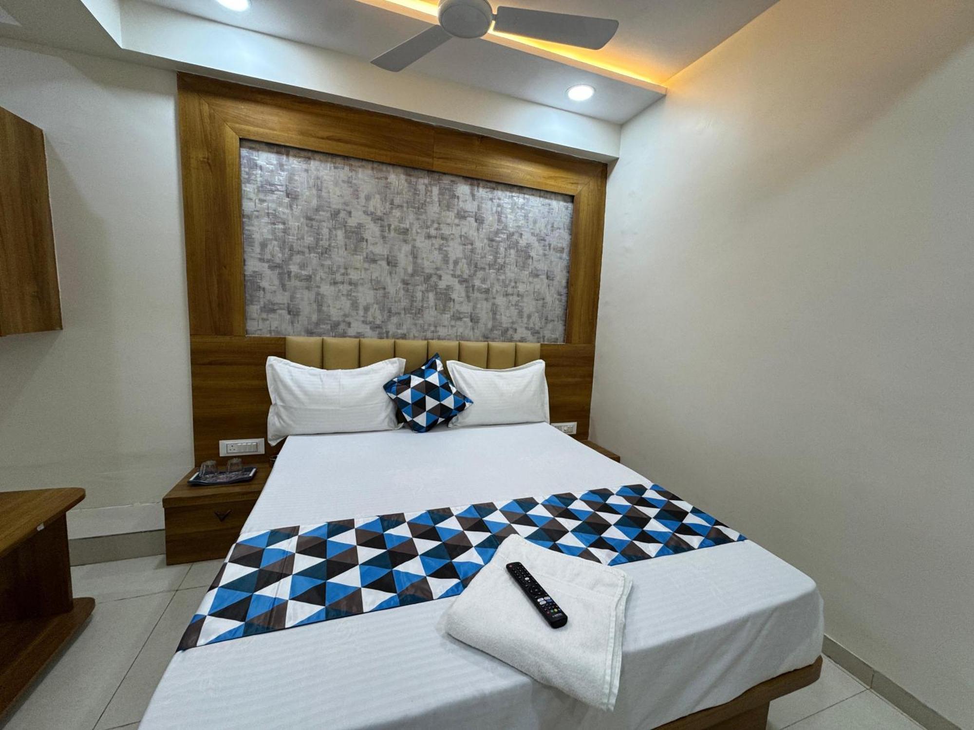 Hotel Signature Ankleshwar 객실 사진