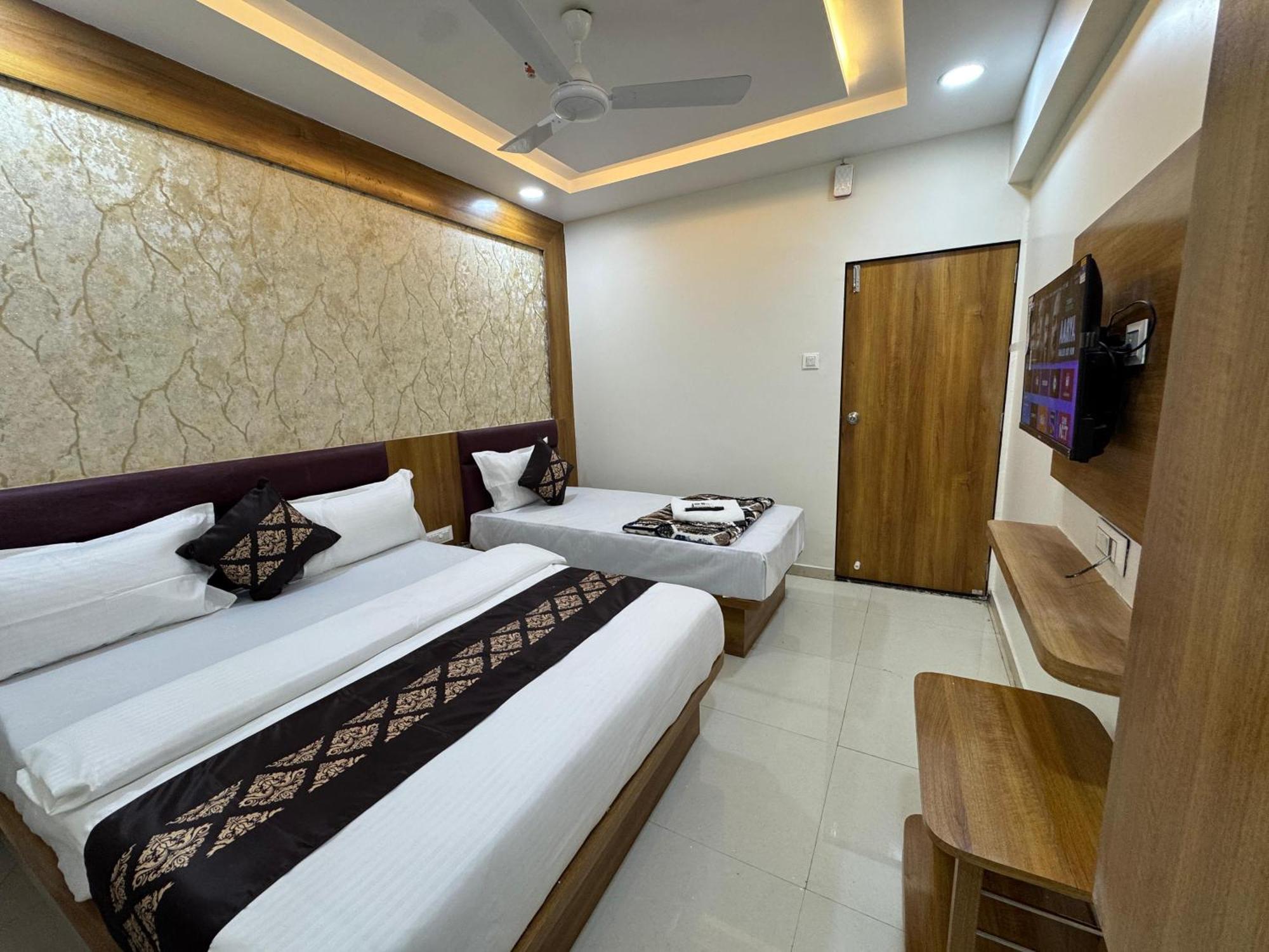 Hotel Signature Ankleshwar 객실 사진
